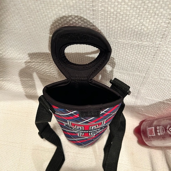 Tupperware Blue and Red Plaid Bottle Carrier - Picture 4 of 5